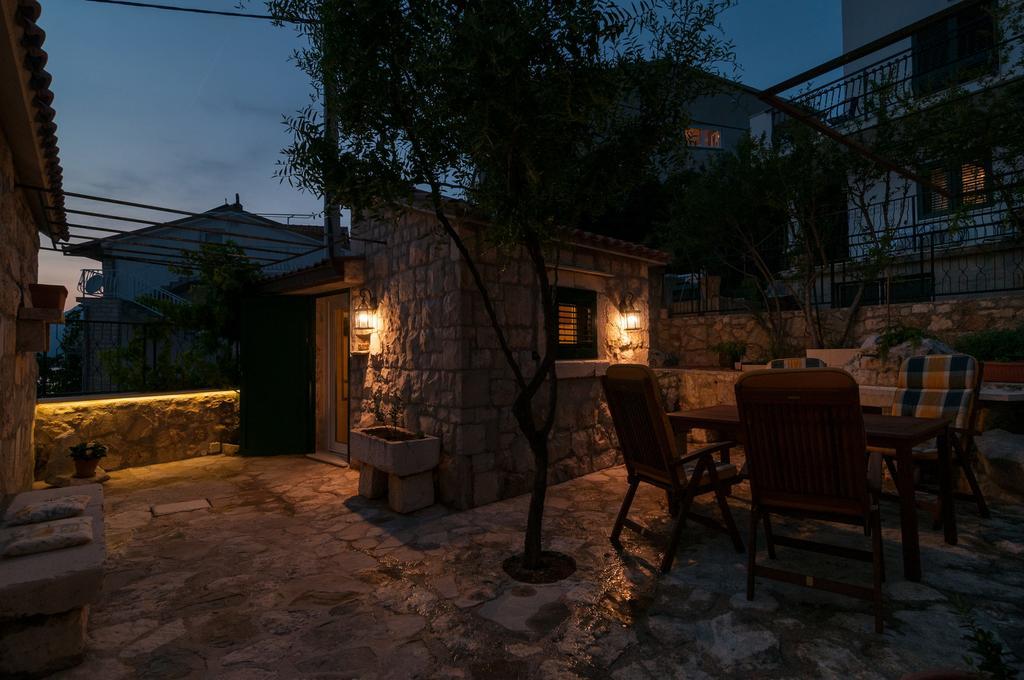 Apartments Larsen Оміш Екстер'єр фото
