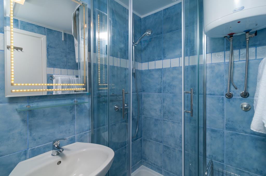 Apartments Larsen Оміш Екстер'єр фото
