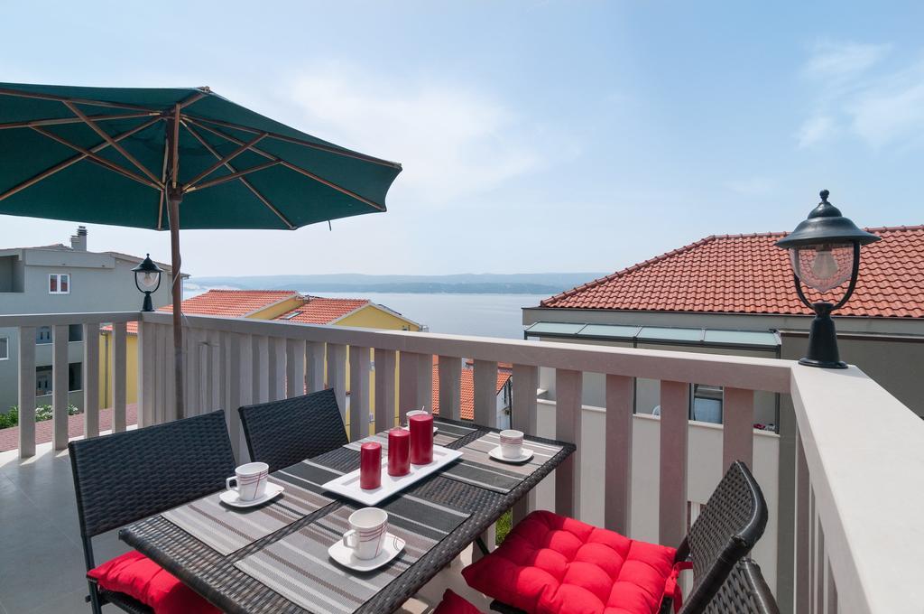 Apartments Larsen Оміш Екстер'єр фото