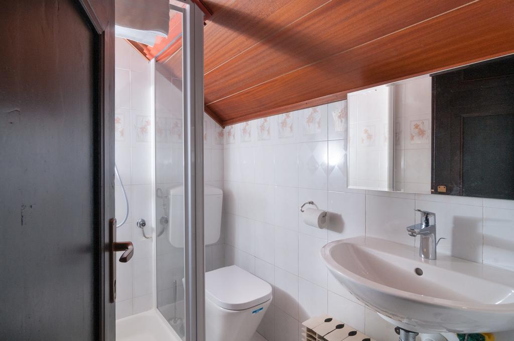 Apartments Larsen Оміш Екстер'єр фото
