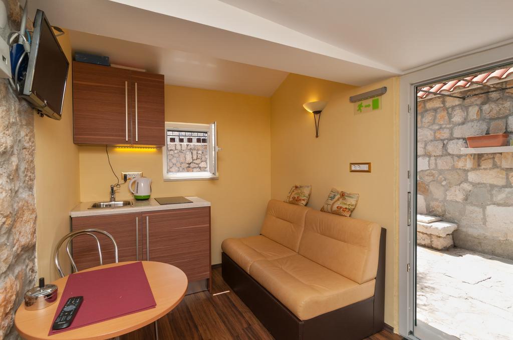 Apartments Larsen Оміш Екстер'єр фото