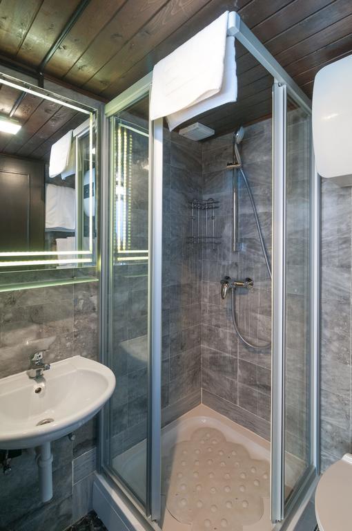 Apartments Larsen Оміш Екстер'єр фото