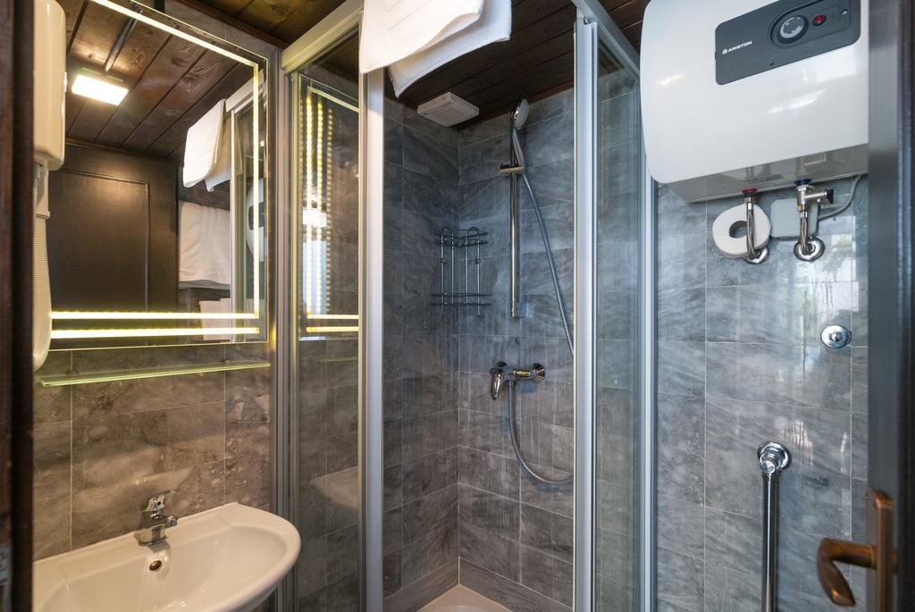 Apartments Larsen Оміш Екстер'єр фото
