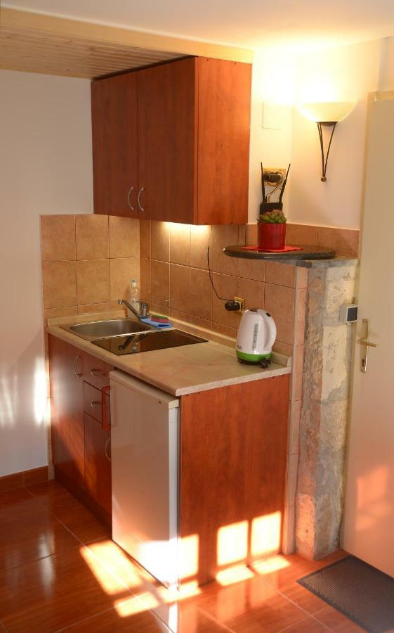 Apartments Larsen Оміш Екстер'єр фото